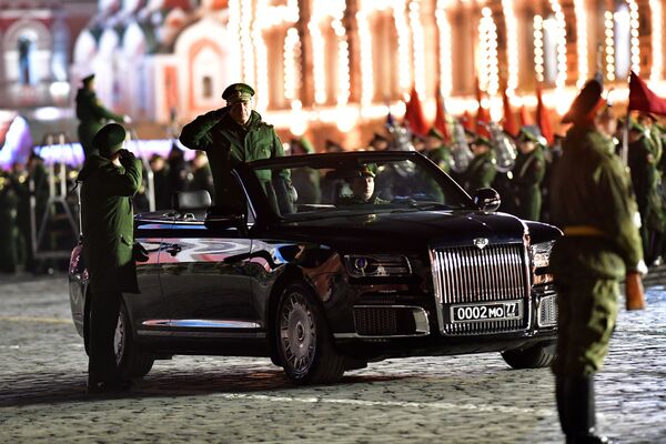 Conversível Aurus Senat no ensaio do desfile militar dedicado ao 74º aniversário da vitória na Segunda Guerra Mundial, Moscou, Rússia - Sputnik Brasil