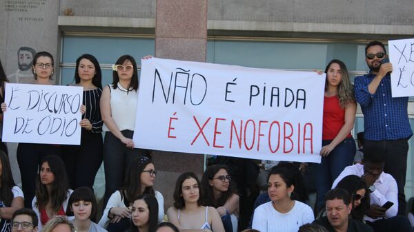 Participantes do protesto condenando a xenofobia contra alunos brasileiros da Faculdade de Direito da Universidade de Lisboa (foto de arquivo) - Sputnik Brasil