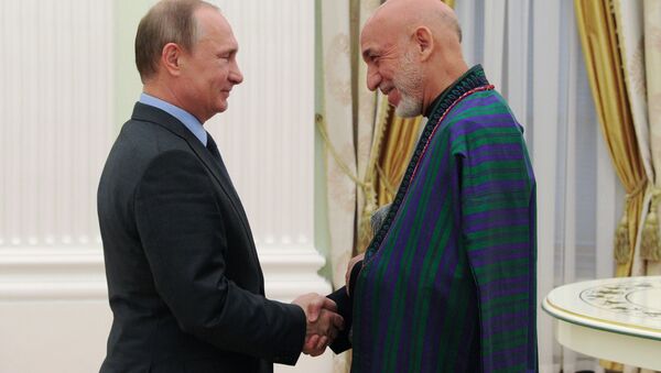 O presidente russo, Vladimir Putin, durante encontro com o ex-presidente afegão Hamid Karzai em Moscou - Sputnik Brasil