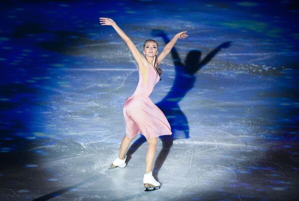 Dançarina de gelo russa Aleksandra Stepanova durante um show de patinagem artística na Rússia - Sputnik Brasil