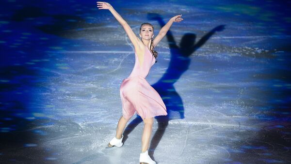 Dançarina de gelo russa Aleksandra Stepanova durante um show de patinagem artística na Rússia - Sputnik Brasil