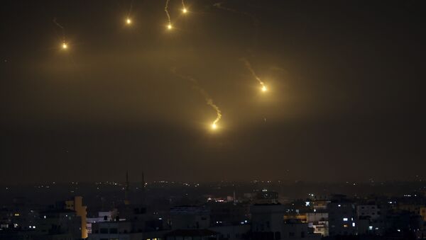 File Photo of Rockets Exploding Over Israel - Sputnik Brasil