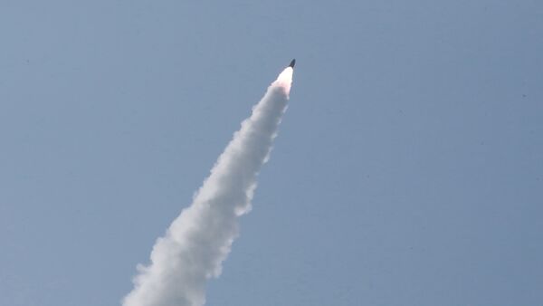 Militares norte-coreanos conduzem exercício militar na Coreia do Norte com múltiplos lançadores e armas táticas guiadas - Sputnik Brasil