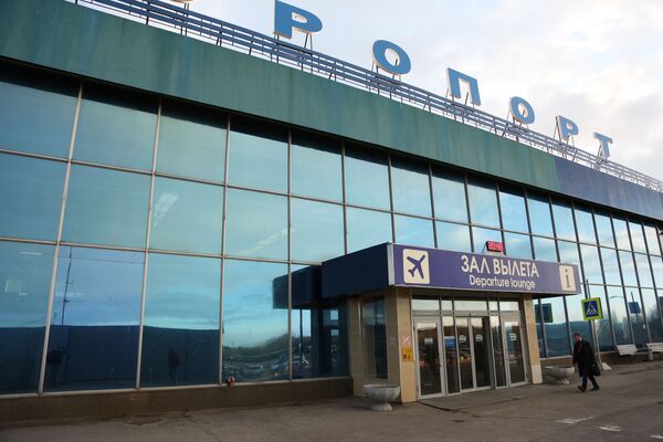 Entrada principal do edifício do Aeroporto Internacional de Murmansk - Sputnik Brasil