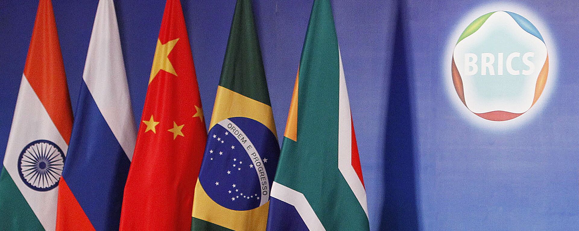 Bandeiras dos países membros do BRICS (imagem de arquivo) - Sputnik Brasil, 1920, 19.06.2023