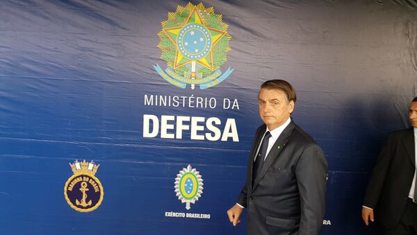 Presidente Jair Bolsonaro durante coletiva de imprensa após evento do Dia da Vitória, no Rio de Janeiro - Sputnik Brasil
