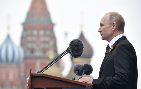 Presidente da Rússia, Vladimir Putin, discursa na Praça Vermelha - Sputnik Brasil