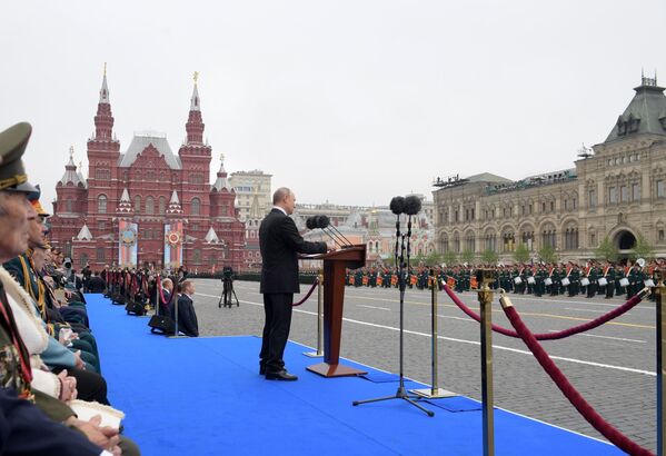 Presidente da Rússia, Vladimir Putin, discursa na Praça Vermelha - Sputnik Brasil