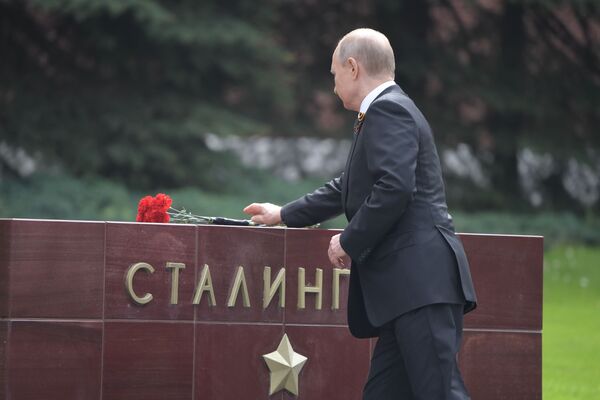 Presidente russo, Vladimir Putin, homenageia Soldado Desconhecido - Sputnik Brasil