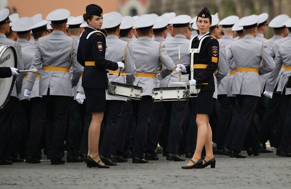 Cadetes femininas durante desfile da Universidade do Ministério dos Assuntos Internos de Moscou - Sputnik Brasil