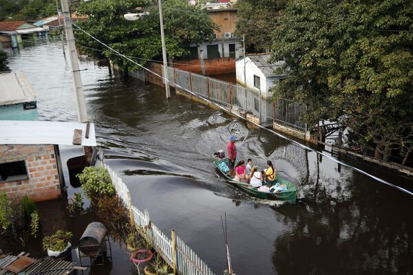 Consequências da inundação em Assunção, capital do Paraguai - Sputnik Brasil