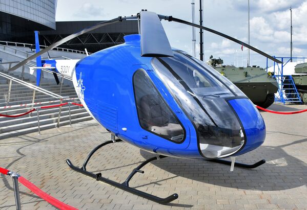 Helicóptero de treinamento e capacitação Skaimak 3001 na exposição internacional de armamento e equipamento militar MILEX 2019, em Minsk - Sputnik Brasil