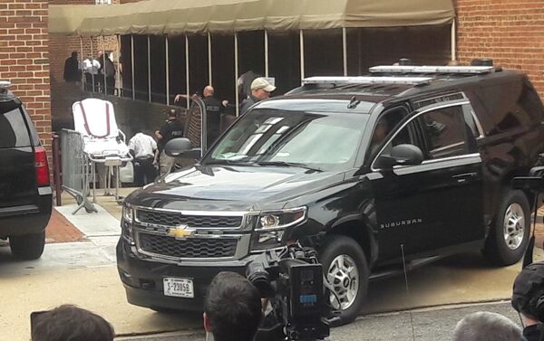 Situação perto da Embaixada da Venezuela em Washington quando a polícia arromba a embaixada, 16 de maio - Sputnik Brasil