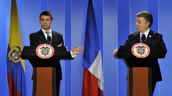 O premier francês, Manuel Valls, durante entrevista coletiva com o presidente colombiano, Juan Manuel Santos - Sputnik Brasil