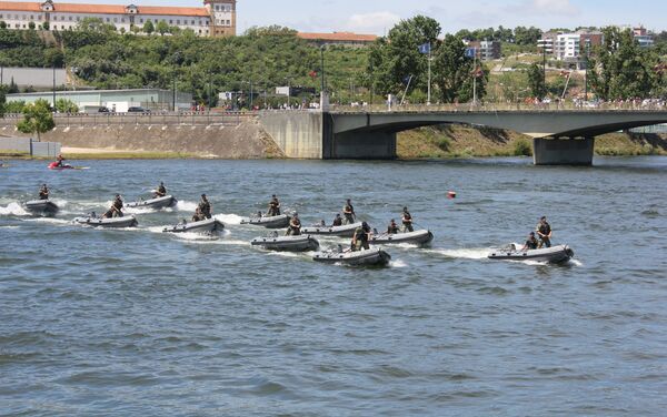 Demonstração da Marinha no rio Mondego - Sputnik Brasil