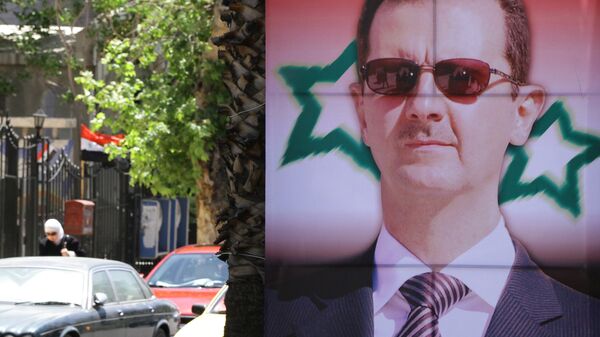 Pôster com foto de Bashar Assad. - Sputnik Brasil