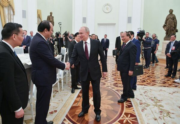 Reunião do presidente russo Vladimir Putin com o primeiro-ministro vietnamita Nguyen Xuan Phuc - Sputnik Brasil