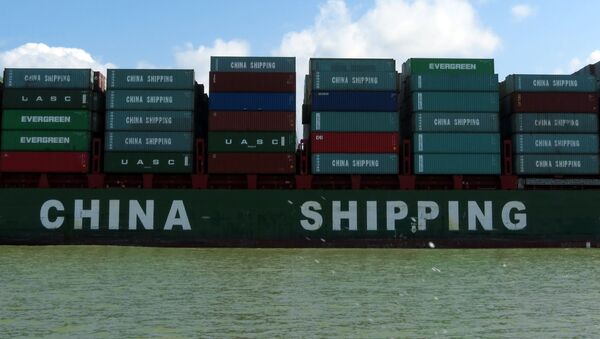 Contêineres com produtos chineses passando pelo canal do Panamá - Sputnik Brasil
