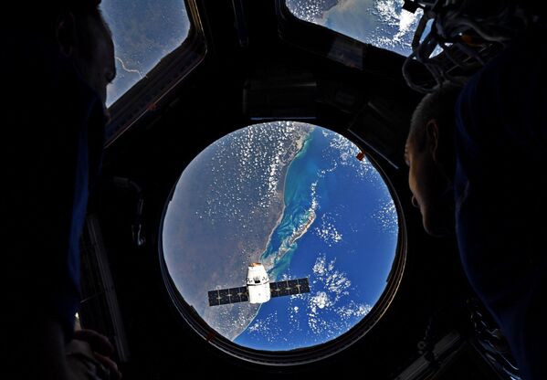 Foguete portador Falcon-9 lançado com a espaçonave de carga Dragon a partir de Cabo Canaveral - Sputnik Brasil
