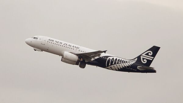 Avião Airbus A320 da Air New Zealand descola do Aeroporto Internacional Kingsford Smith em Sydney, Austrália, 22 de fevereiro de 2018 (imagem referencial) - Sputnik Brasil