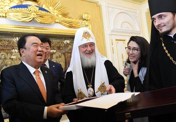 O chefe da Igreja Ortodoxa Russa, o Patriarca Kirill, durante o encontro com o presidente do parlamento sul-coreano, Moon Hee-sang - Sputnik Brasil