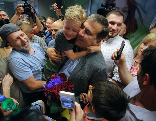 Ex-presidente da Geórgia e ex-governador da região ucraniana de Odessa, Mikhail Saakashvili à chegada no Aeroporto Internacional de Kiev-Boryspol - Sputnik Brasil