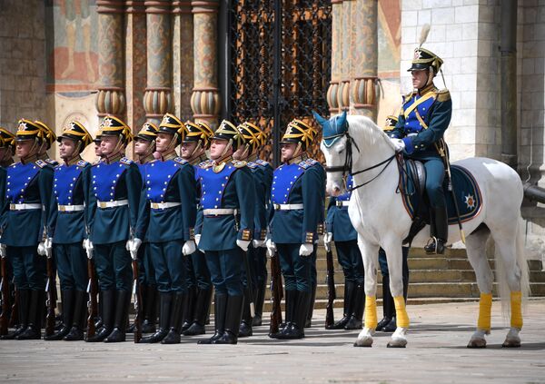 Revista da Guarda de Honra do Regimento Presidencial da Rússia na Praça das Catedrais no Kremlin - Sputnik Brasil