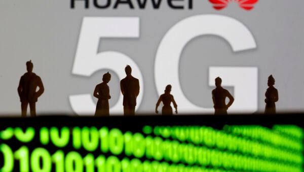 Logotipo de rede Huawei e 5G exibidos nesta ilustração. - Sputnik Brasil