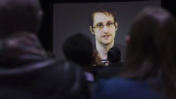 Ex-contratado da Agência de Segurança Nacional dos EUA, Edward Snowden, aparece em vídeo durante conferência em Toronto, 2 de fevereiro de 2015 (imagem de arquivo) - Sputnik Brasil