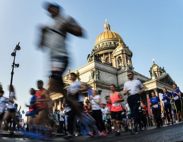Participantes da corrida durante o Fórum Econômico Internacional de São Petersburgo, Rússia - Sputnik Brasil