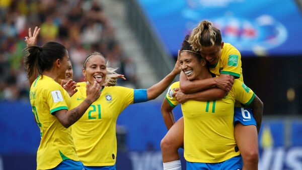 Cristiane comemora seu terceiro gol em cobrança de falta na estreia com vitória do Brasil na Copa do Mundo Feminina de Futebol. - Sputnik Brasil