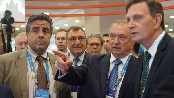 Presidente da Câmara de Comércio e da Indústria da Rússia, Sergei Katyrin, e prefeito do Rio de Janeiro, Marcelo Crivella - Sputnik Brasil