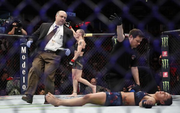 Valentina Shevchenko eliminou Jessica Eye no torneio UFC 238, em Chicago, 8 de junho de 2019 - Sputnik Brasil
