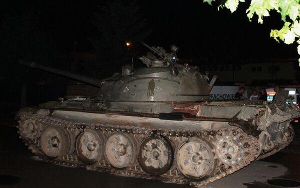 Bêbado invade cidade polonesa com tanque T-55 - Sputnik Brasil