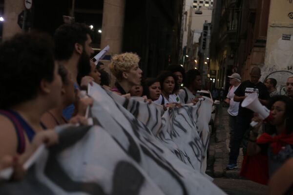 Estudantes participam da manifestação contra a reforma da Previdência no Rio de Janeiro - Sputnik Brasil