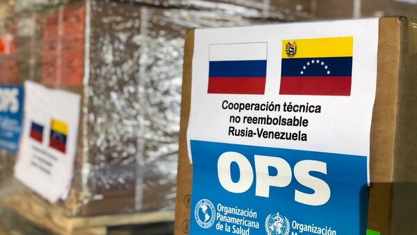 Caixas de medicamentos e equipamentos médicos doados pela Rússia à Venezuela no aeroporto de Caracas - Sputnik Brasil