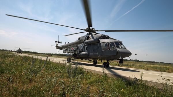 Helicóptero Mi-8AMTSh durante manobras aéreas táticas da aviação tático-operacional na região russa de Krasnodar - Sputnik Brasil