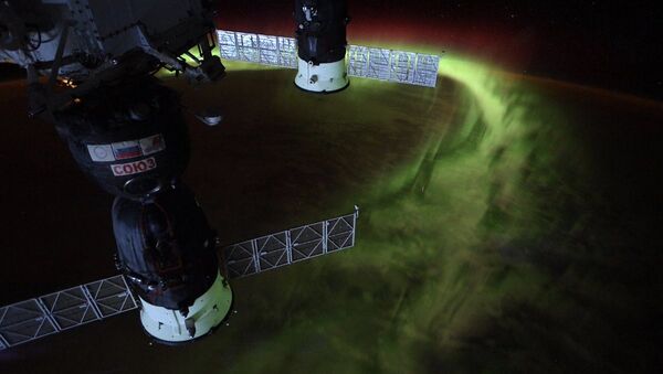 Astronauta da NASA mostra aurora boreal a partir do espaço - Sputnik Brasil