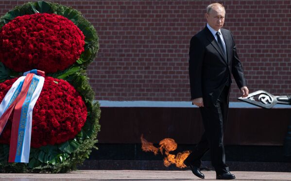 Presidente russo Vladimir Putin deposita flores no Túmulo do Soldado Desconhecido em comemoração do início da Grande Guerra pela Pátria (parte da Segunda Guerra Mundial, compreendida entre 22 de junho de 1941 e 9 de maio de 1945) - Sputnik Brasil