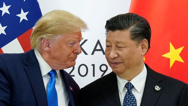 Presidente dos EUA, Donald Trump, e o presidente chinês, Xi Jinping, durante  a cúpula do G20, em Osaka, no Japão - Sputnik Brasil