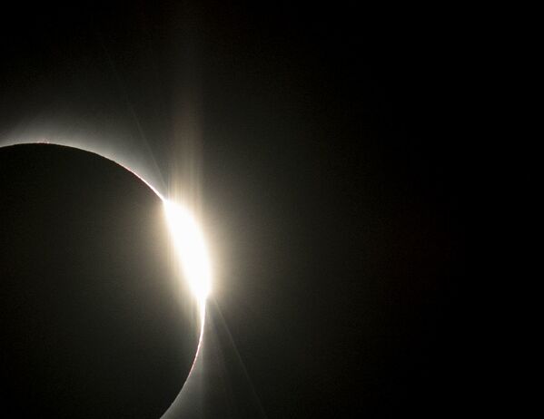 Eclipse solar visto do Observatório Europeu do Sul (ESO), na região chilena de Coquimbo, em 02 de julho de 2019 - Sputnik Brasil