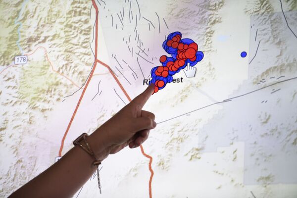 Geofísica mostra no mapa a área de terremoto no sul da Califórnia - Sputnik Brasil