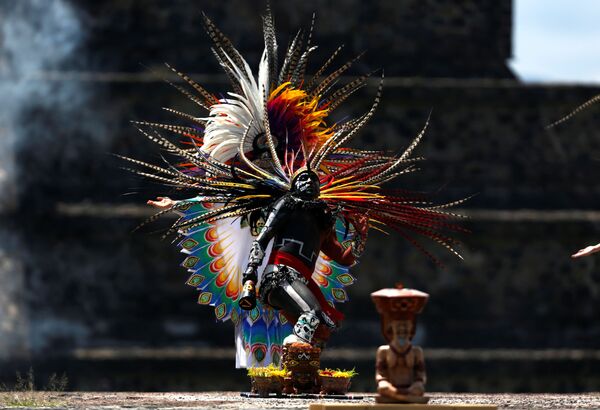 Cerimônia de acendimento da tocha na abertura dos Jogos Pan-Americanos de 2019, em Teotihuacan, no México - Sputnik Brasil