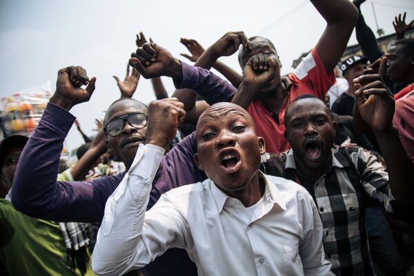 Participantes em marcha de protesto em Kinshasa, capital do Congo - Sputnik Brasil