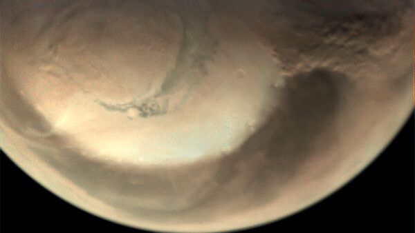 Foto tirada pela sonda Mars Express mostra tempestade de areia perto da calota polar do norte de Marte - Sputnik Brasil