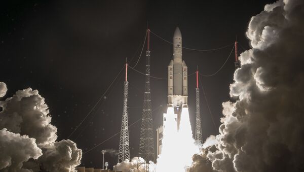 Foguete Ariane 5 sendo lançado do cosmódromo de Kourou na Guiana Francesa, em 25 de janeiro de 2018 (imagem referencial) - Sputnik Brasil
