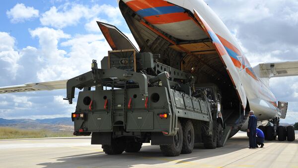 Primeiro lote de componentes dos sistemas de defesa antiaérea S-400 na Turquia - Sputnik Brasil