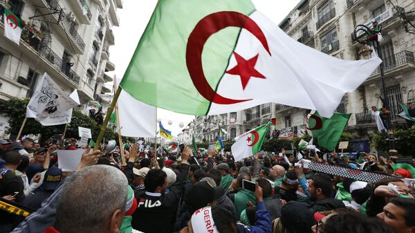 Manifestação na Argélia (foto de arquivo) - Sputnik Brasil