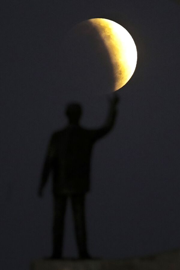 Eclipse lunar parcial visto no Brasil - Sputnik Brasil