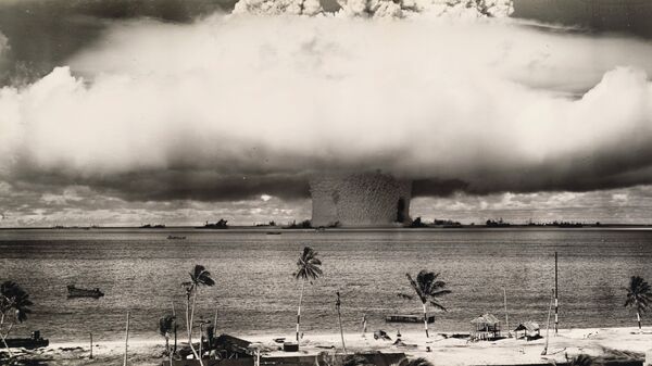 Teste de bomba atômica subaquática realizado pelos EUA no atol Bikini em 1946, nas Ilhas Marshall, Micronésia - Sputnik Brasil